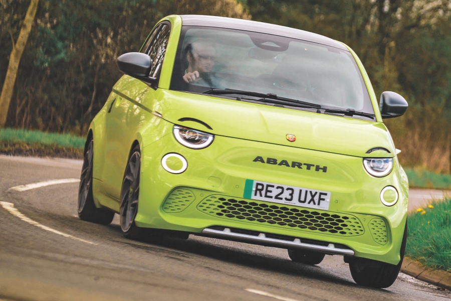 アバルト500e ツーリスモ(英国仕様)