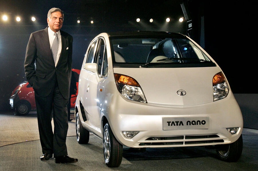 ラタン・タタ氏とインドで発売された小型車タタ・ナノ