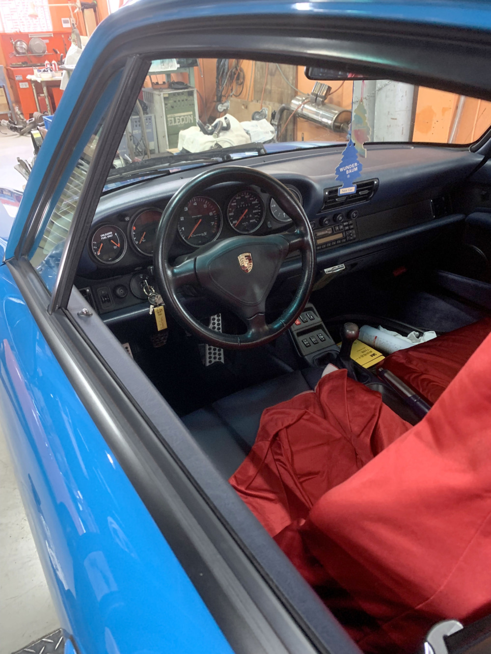 ポルシェ 993の車検整備 マフラーエンドの修正も | スペシャルショップ