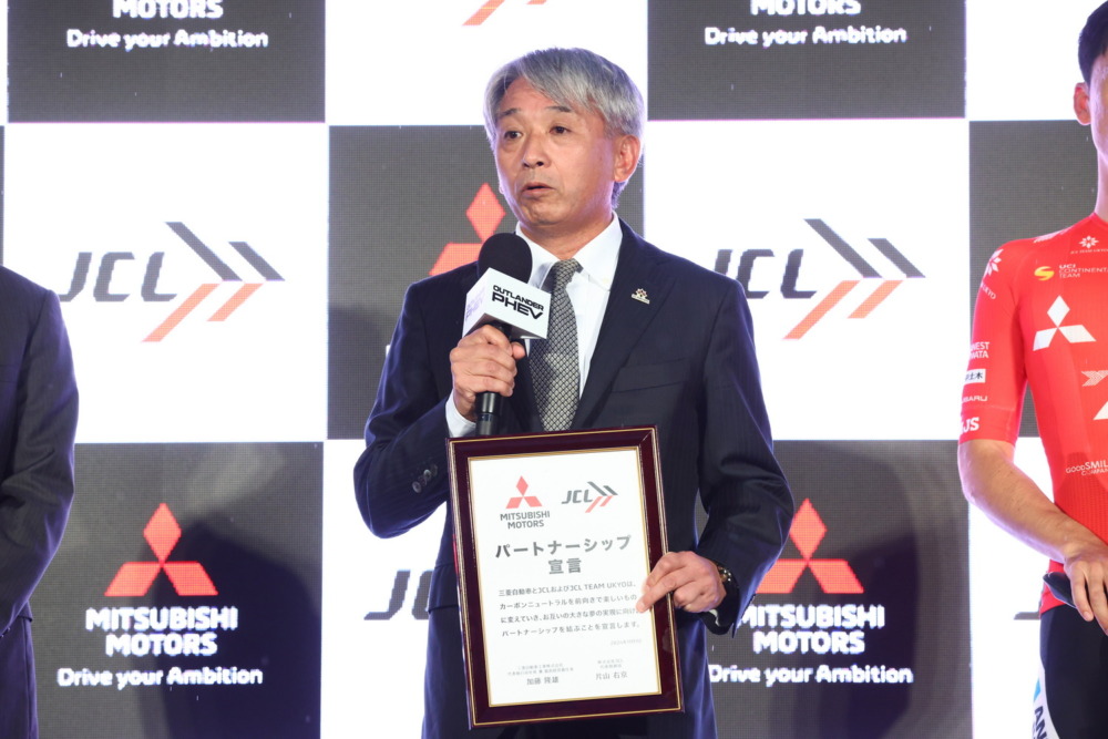 スペシャルゲストとして元F1レーシングドライバーの片山右京氏が登場。