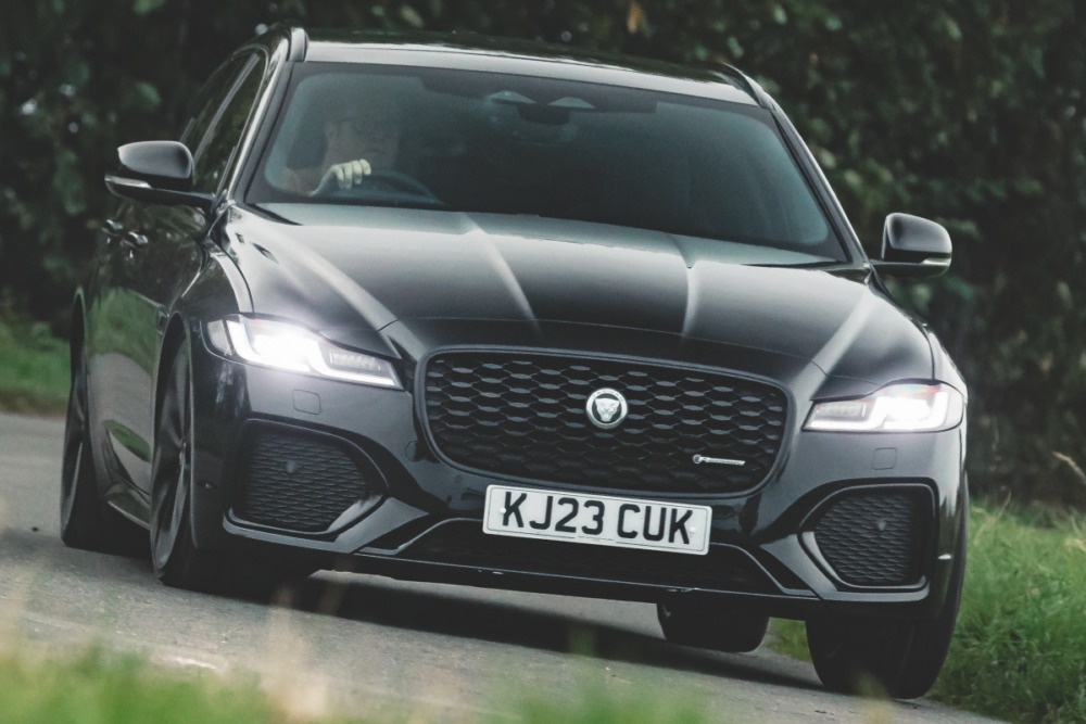 ジャガーXF スポーツブレーク D200 Rダイナミック HSE ブラック(英国仕様)