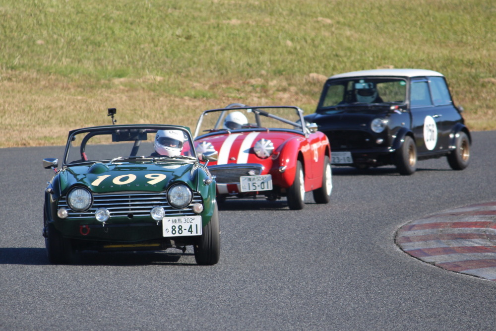 【コルベットとエッセが激突!】モータースポーツの新時代が始まる