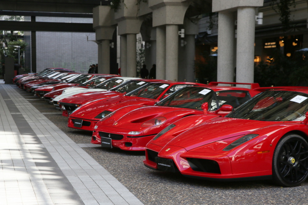 288GTOからエンツォ・フェラーリまでのスペチアーレも勢揃い。