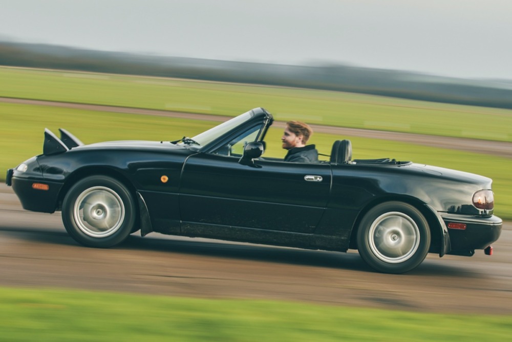 エレクトロジェニック・マツダMX-5(ロードスター/英国仕様)