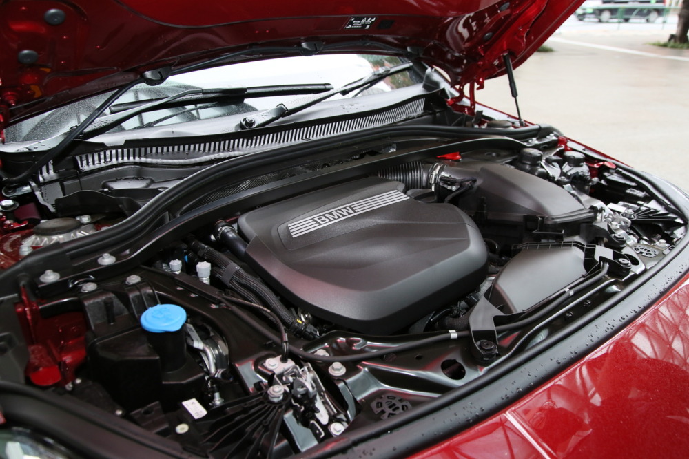 新型2シリーズ・グランクーペには3種のエンジンを用意。写真は220dのディーゼル。