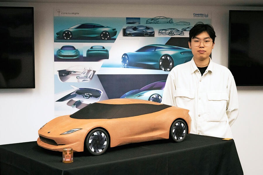 ユヨン・インさんと作品