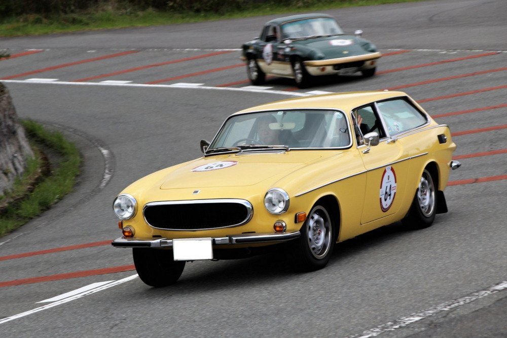 筆者が以前参加したクラシックラリーに参加していたボルボ1800E。