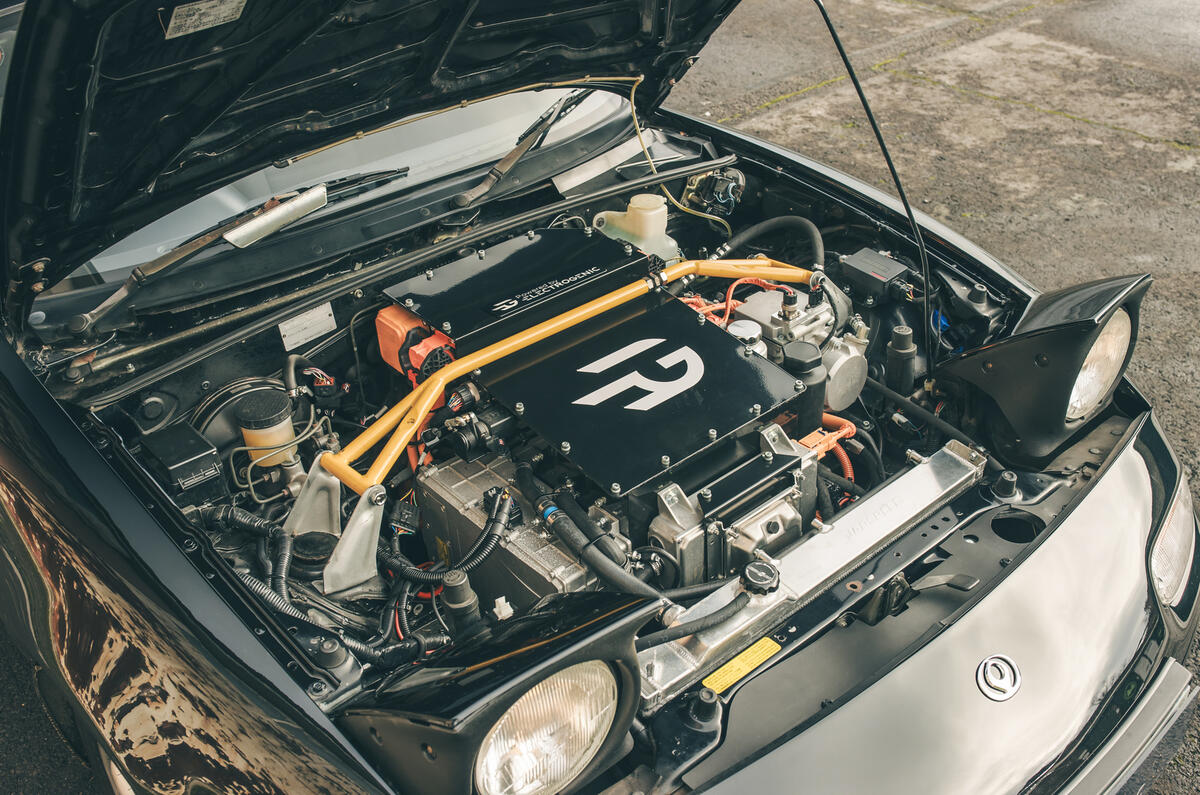 エレクトロジェニック・マツダMX-5(ロードスター/英国仕様)