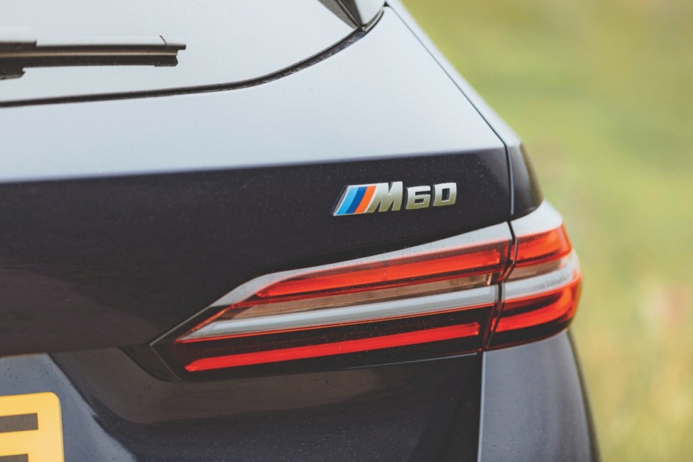 BMW i5 M60 xドライブ・ツーリング（英国仕様）