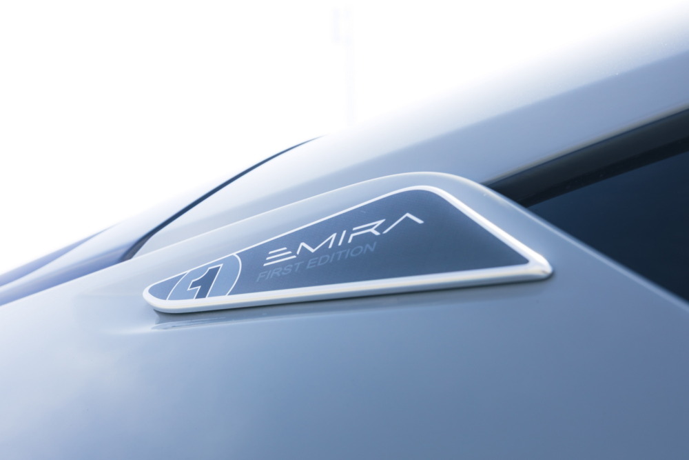取材車はファーストエディションで、2025年モデルからはターボ、ターボSE、V6の3グレードとなる。