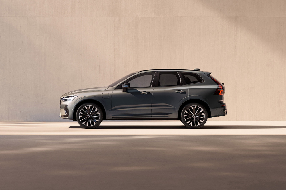 ボルボXC60が一部改良を受けて発売。