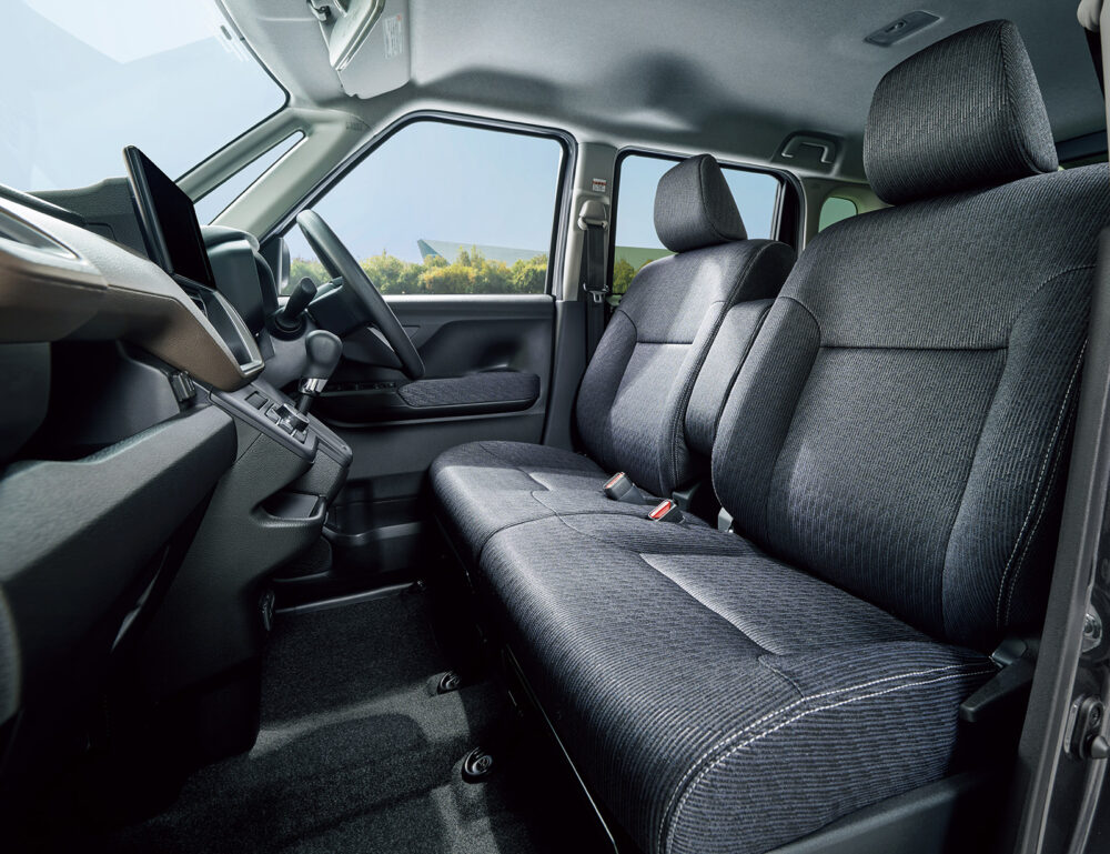 スバルが新型『スバル・ステラ』を発表。