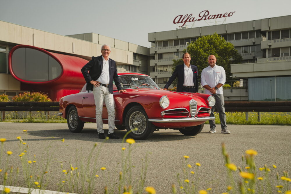 今年のミッレミリアに参戦する、アルファ・ロメオ1900スーパースプリントと今回の関係者。