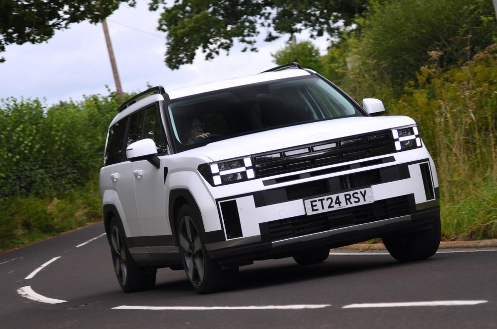 8. ヒョンデ・サンタフェ