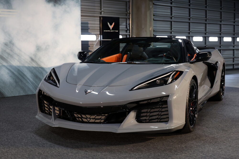 日本初登場の『シボレー・コルベットZ06コンバーチブル』。こちらは北米仕様なので左ハンドル。