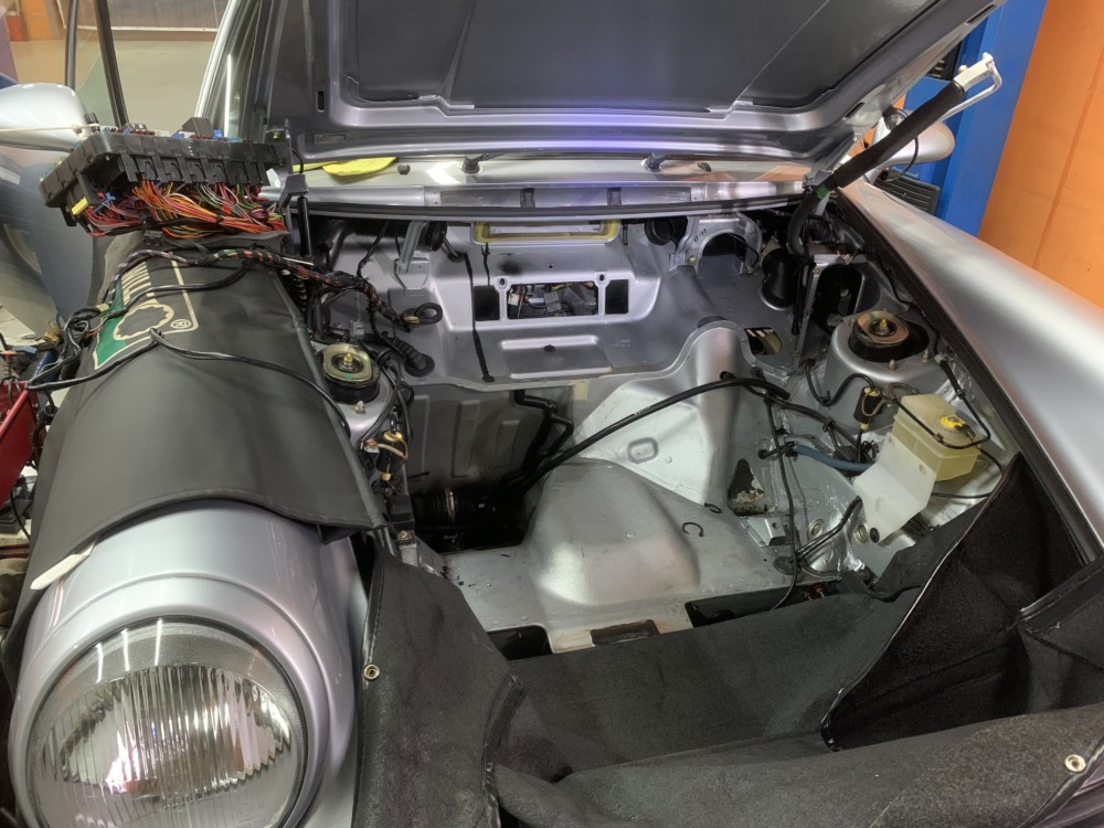 ポルシェ964のエアコン修理 ユニットを降ろしてエバポの交換