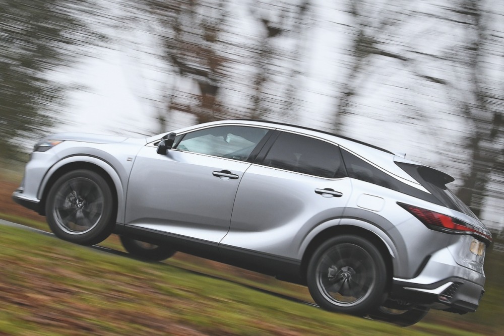 レクサスRX 450h+ Fスポーツ・デザイン(英国仕様)