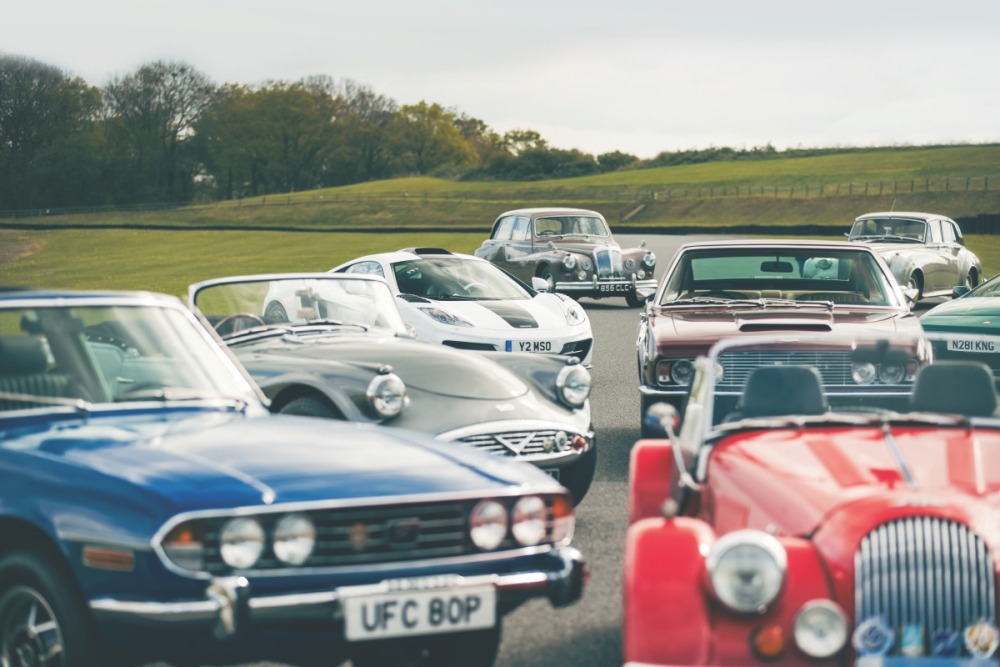 UK編集部選りすぐりの英国製V8エンジン・モデルたち