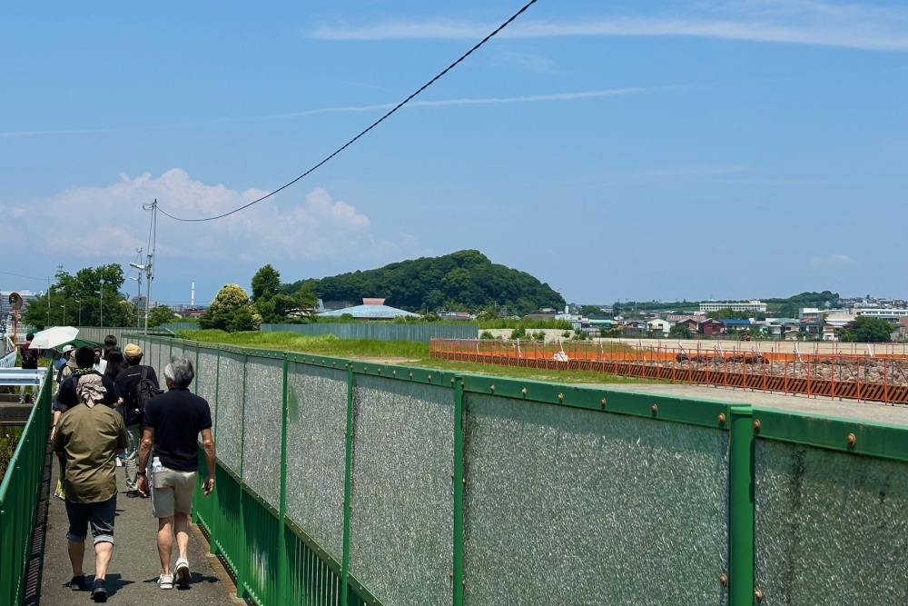 深沢エリアの再開発地区の脇を行く。