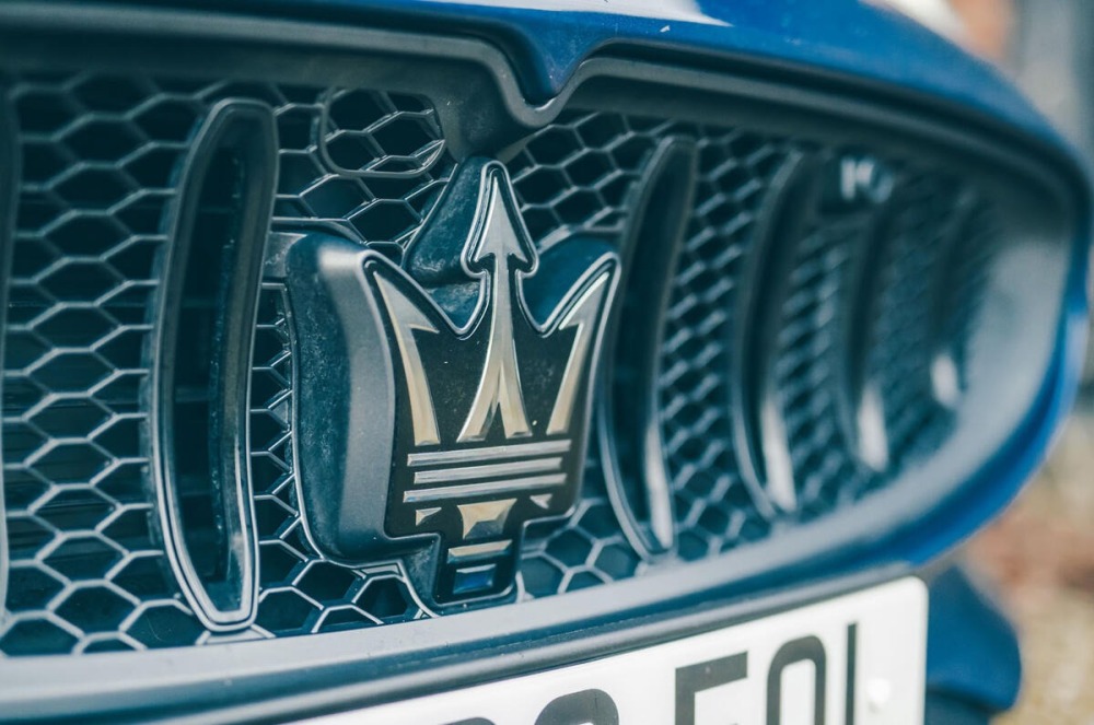 今では数多くのブランドが電動スポーツモデルを投入している。