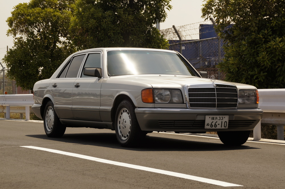 メルセデス・ベンツ300SE(W126型)。こちらは実際に所有した車両。