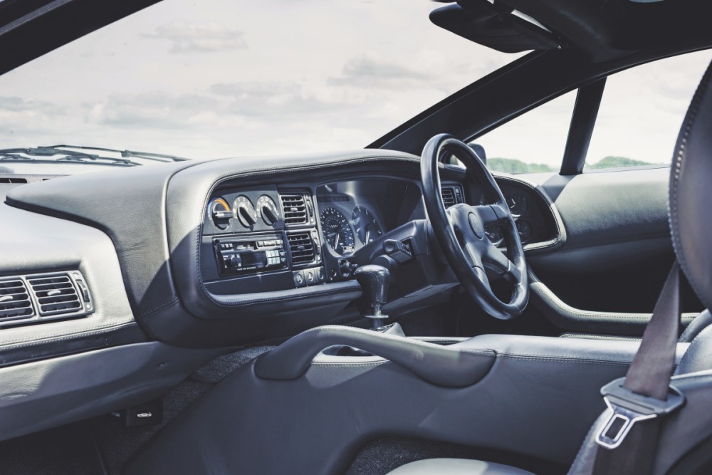 ジャガーXJ220（1992〜1994年／英国仕様）