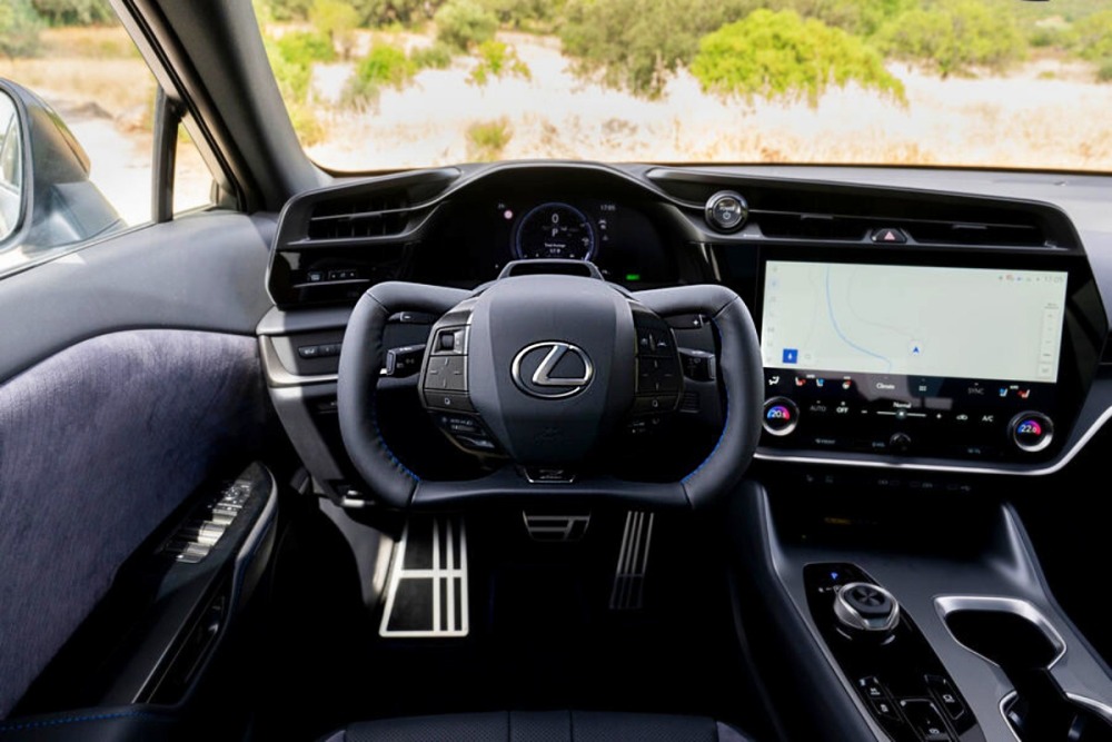 レクサスRZ 550e  Fスポーツ（欧州仕様）