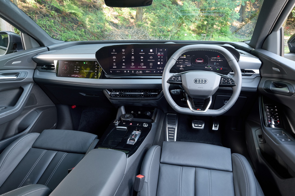 Q6 eトロンから、コクピットデザインも新たなものになった。