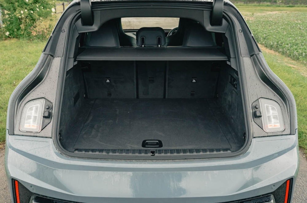 SUVならではの居住空間やトランクの広さも特徴の1つだ。