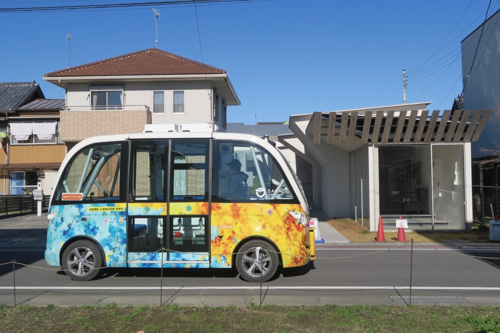茨城県境町のレベル2自動運転バス。
