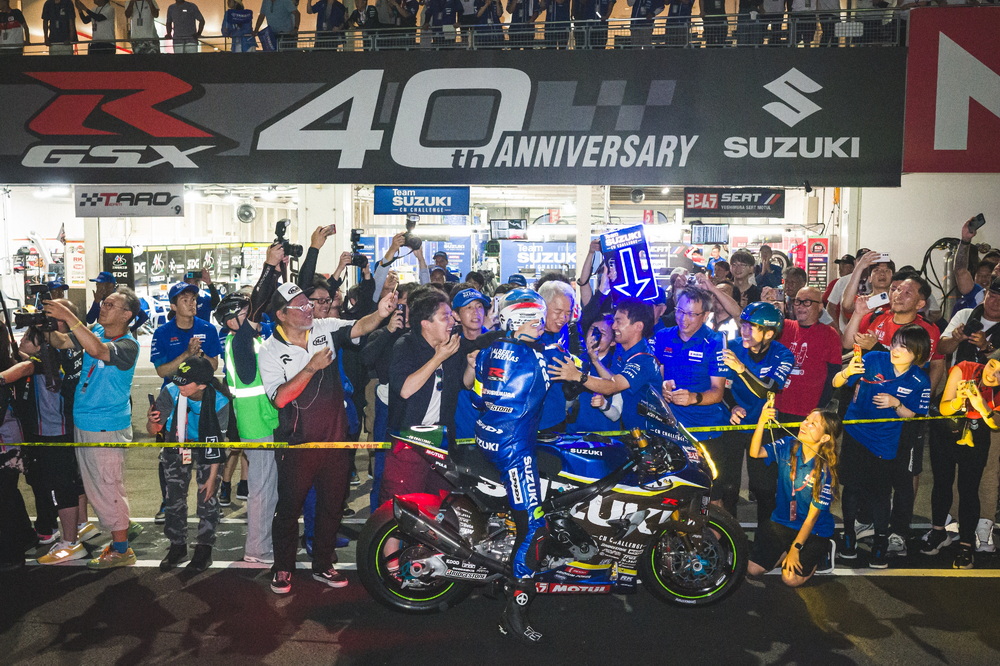 鈴鹿8時間耐久ロードレースに参戦した『チームスズキCNチャレンジ』は、ライダー以外は全てスズキの社員で構成。