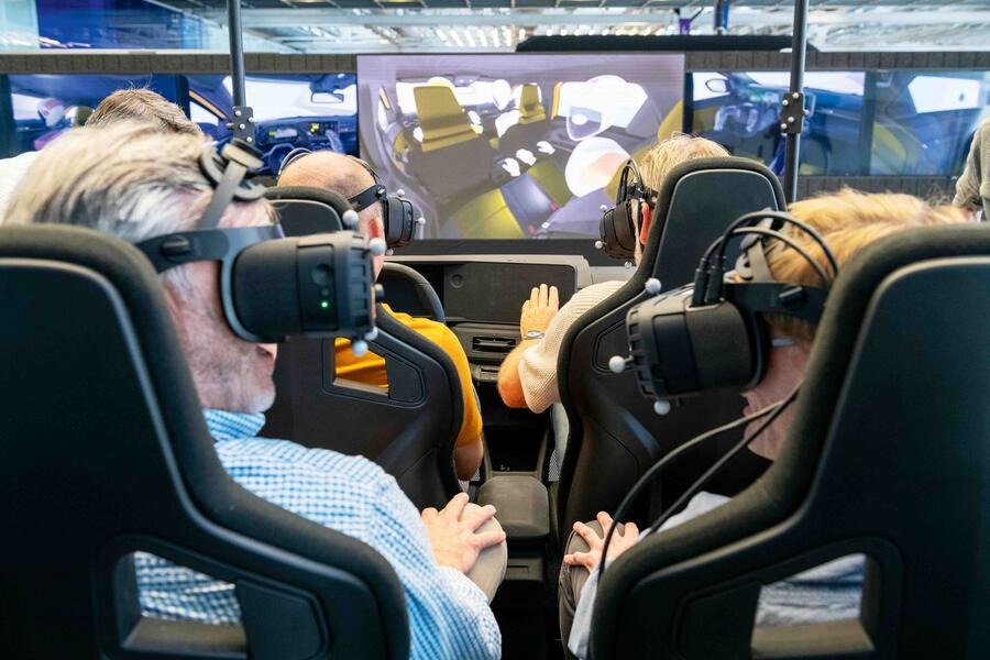 XRツールにより、仮想空間上でデザインを確認できる。