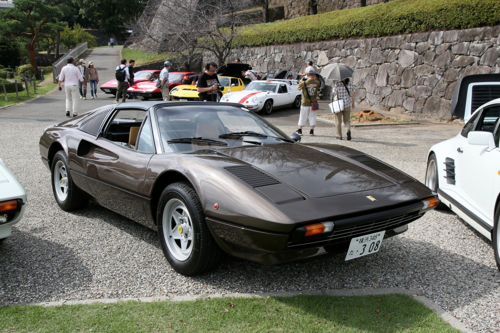 クラスウィナーとなったブラウンメタのフェラーリ308GTS。