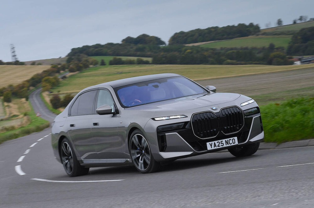BMW 750e xドライブ Mスポーツ（英国仕様）