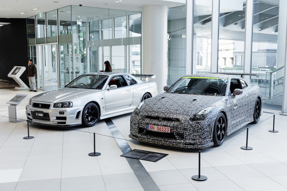 2013年R35型 GT-RニスモNアタック・パッケージ(右)