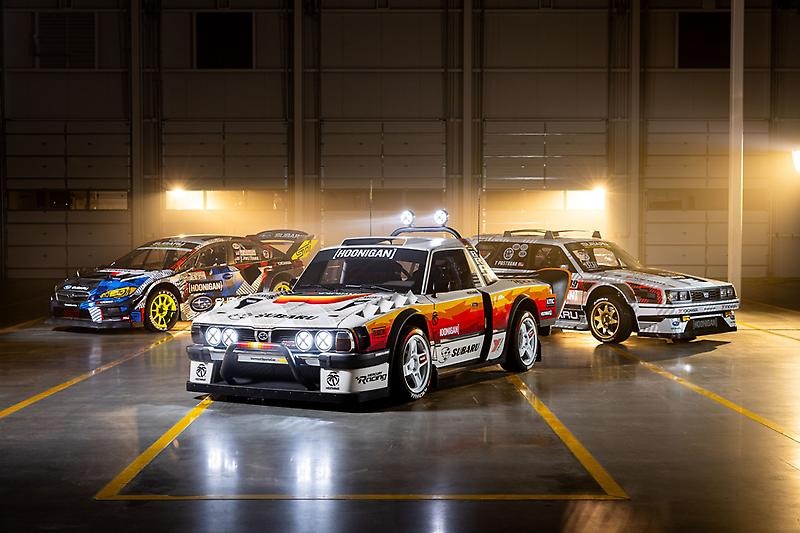 スバル・ブラタルー9500ターボ（写真中央）