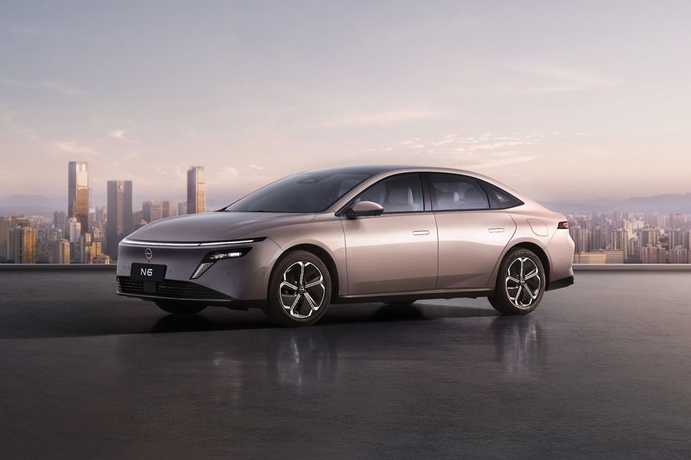 日産が中国市場初のPHEVセダン『N6』を発表。