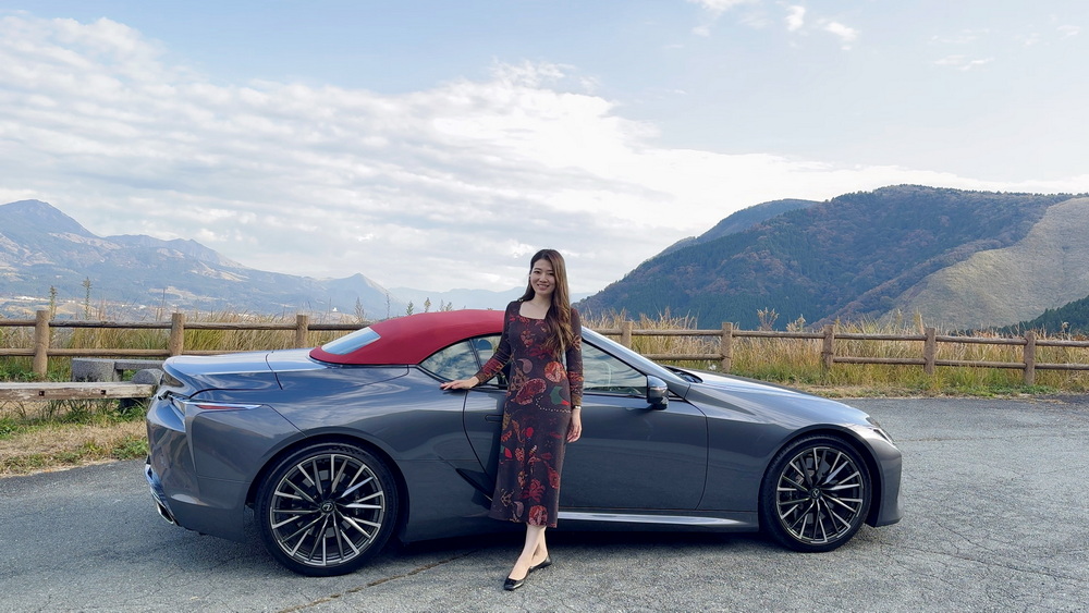 空港でクルマを受け取ったら、自分の好きなルートで宿まで向かうことができる。