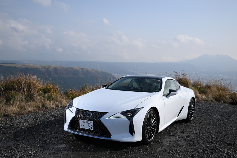 筆者が今回ドライブしたレクサスLC500 Sパッケージ。