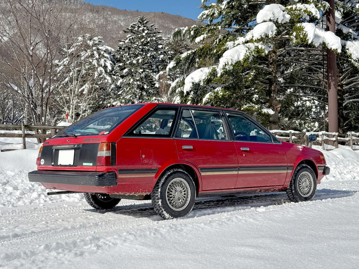 冬用タイヤ購入に合わせ、メッシュデザインの社外アルミホイールを新調（ただし約40年前の製品）。