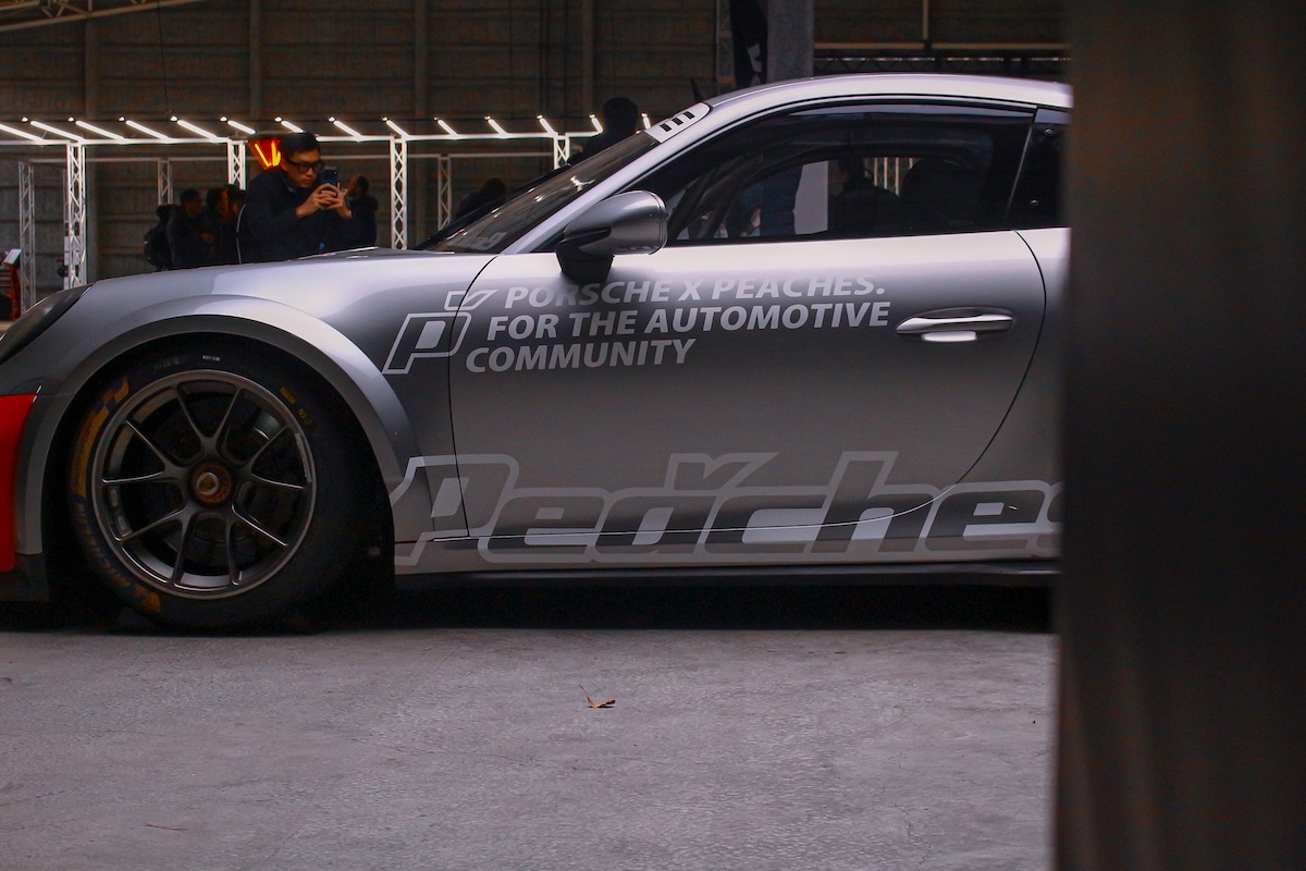 オリジナルラッピングを施した最新の911GT3カップカー（992）。今回のイベントにはポルシェ・ジャパンもスポンサーとして参加。