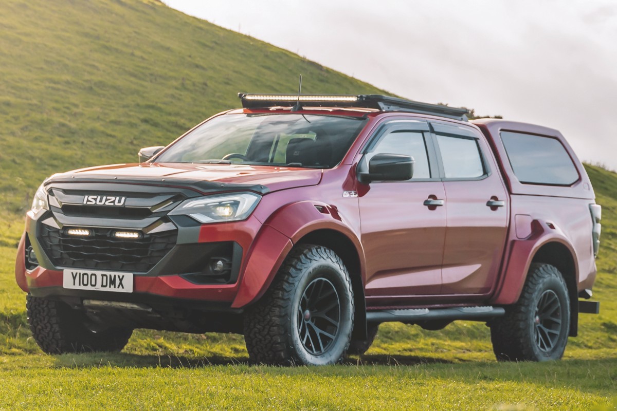 いすゞD-マックス・アークティックトラック AT35（英国仕様）