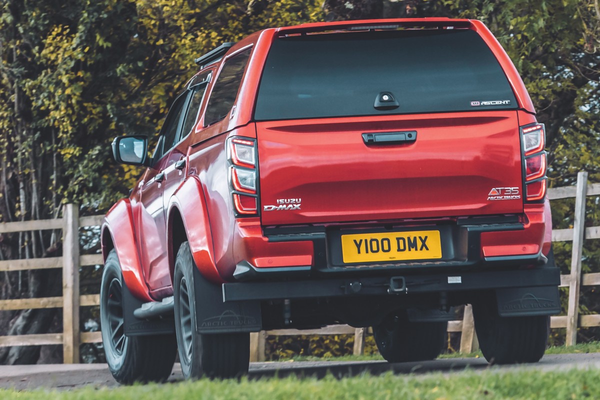 いすゞD-マックス・アークティックトラック AT35（英国仕様）