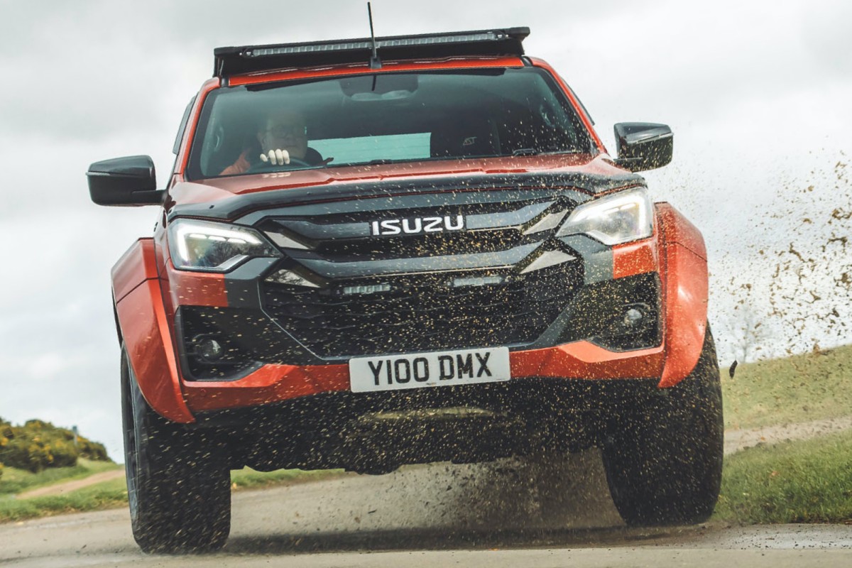 いすゞD-マックス・アークティックトラック AT35（英国仕様）