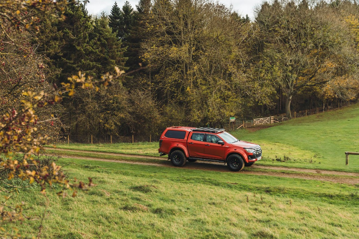 いすゞD-マックス・アークティックトラック AT35（英国仕様）