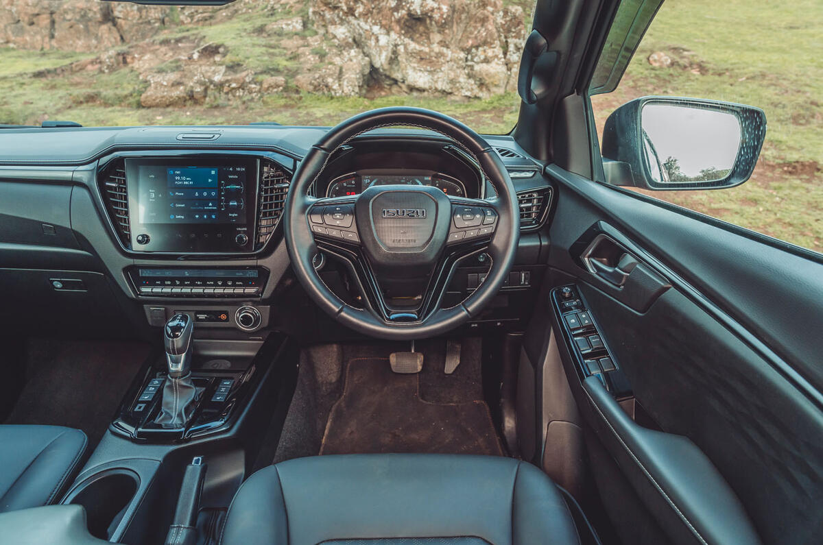 いすゞD-マックス・アークティックトラック AT35（英国仕様）