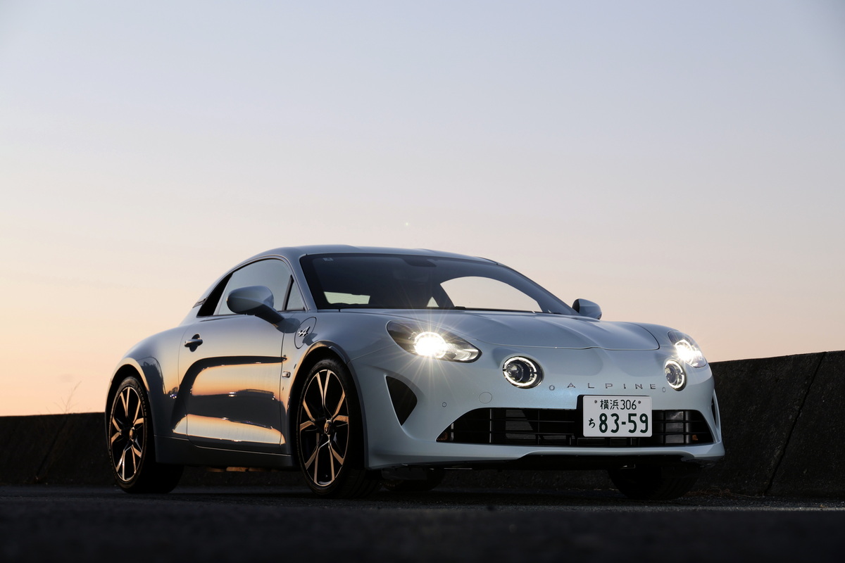 ブランイリゼMと呼ばれるホワイトの『アルピーヌA110』。