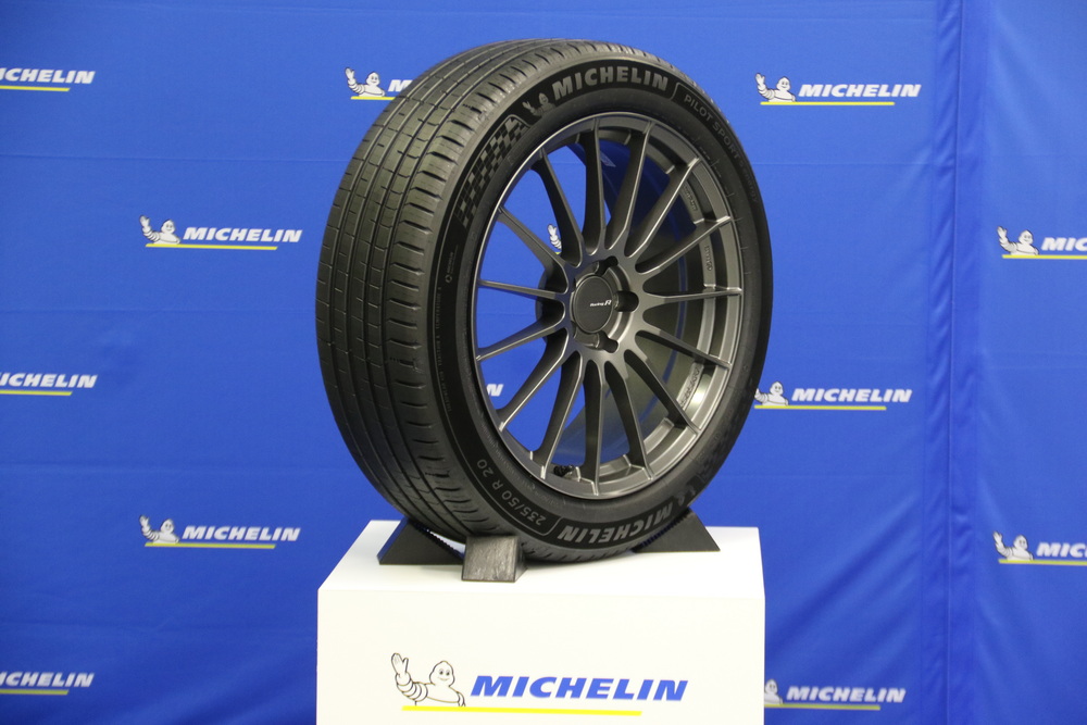 『環境性能と愉しさを磨き上げた、ハイグリップスポーツタイヤ』を謳う。