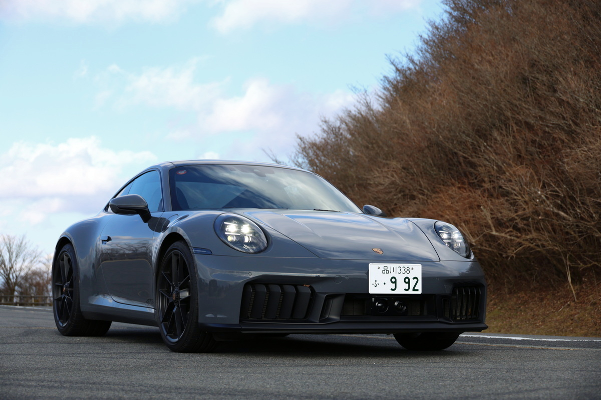 今回の取材車は現行992型の『ポルシェ911GTS』。