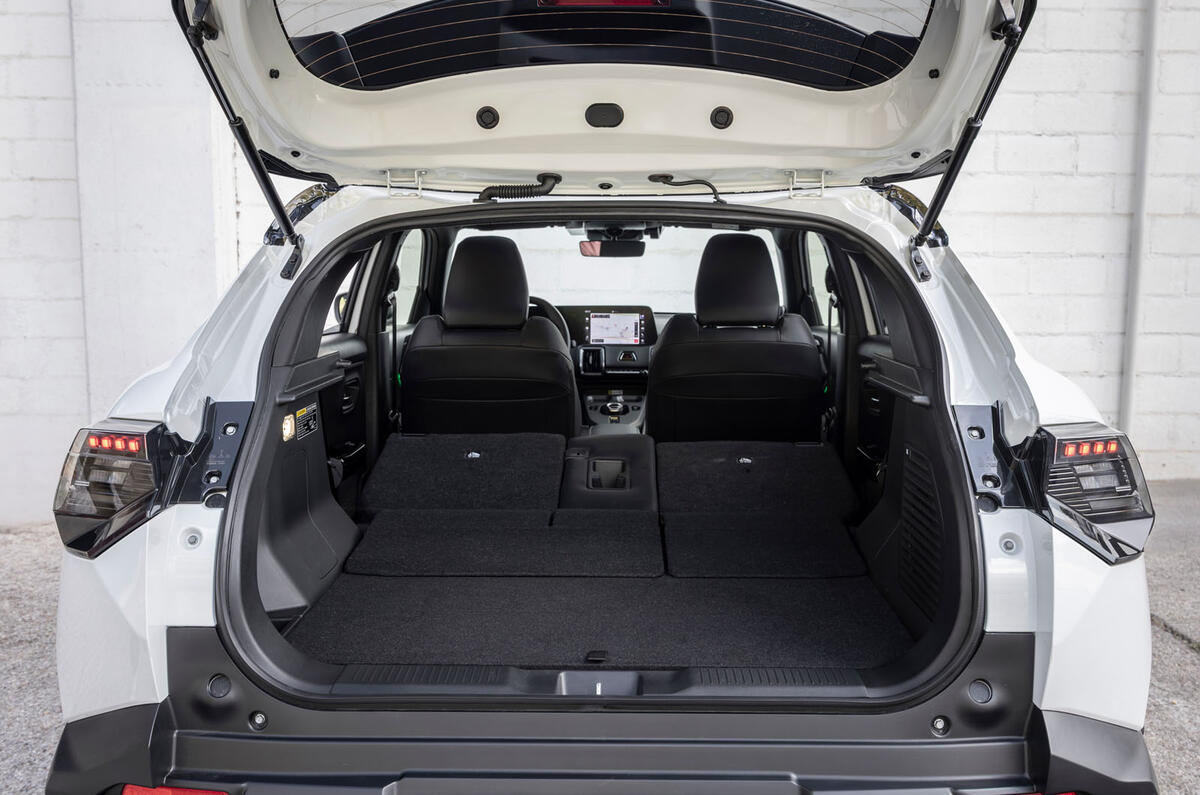 トヨタ・アーバンクルーザー・デザイン 61kWh（英国仕様）